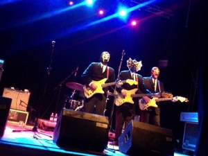 ....as if they need any 45's! Now these bunch of guitar wrestlers can make some goddamn hot twangs themselves!!!