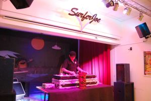 Now I was spinning peacefully at Surfer Joe's...